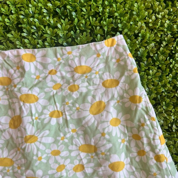 Princess Polly Daisy Flower Print Mini Skirt - Picture 2 of 7